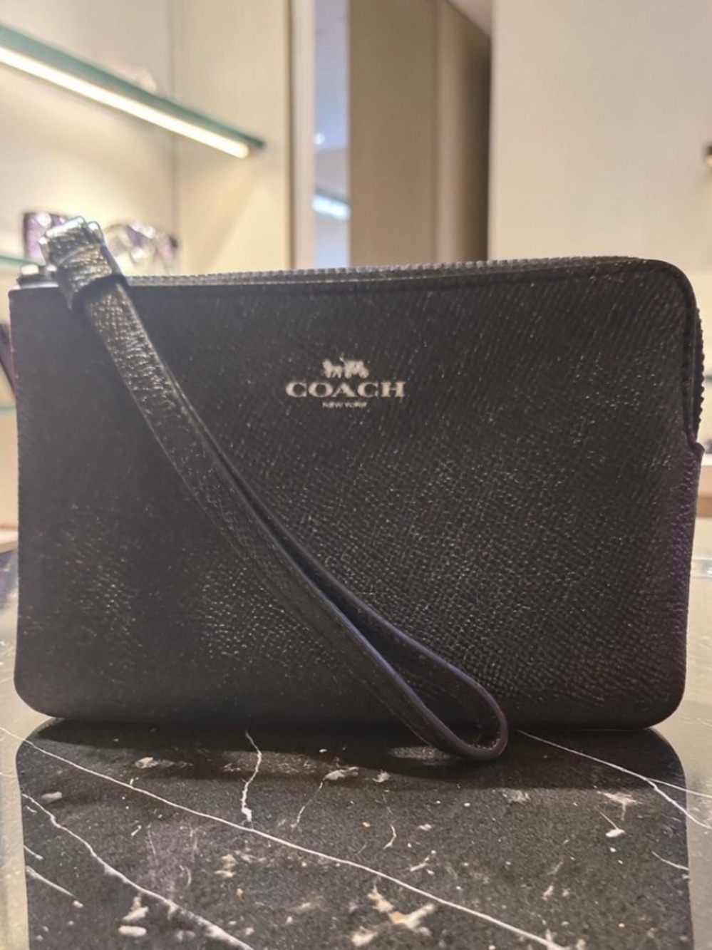 Coach Leather Corner Zip EUC